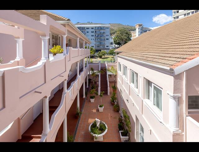 2 BEDROOM APARTMENT TO LET IN SEA POINT